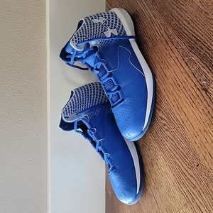 Unde Armour basketball shoes, boys size 5.5. Blue and white in color.